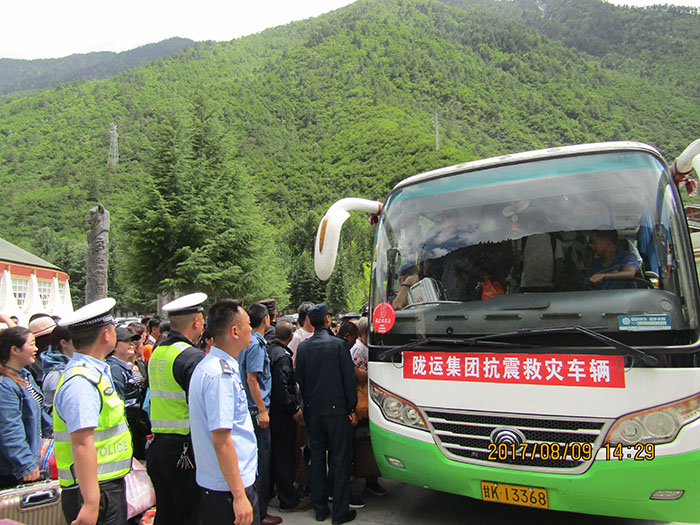 前往九寨溝抗震救災(zāi)輸送旅客